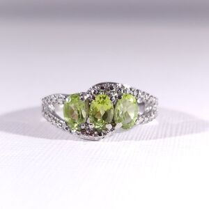 Hebei Peridot Ring 1.4 Carats tw Stainless Steel Size 7